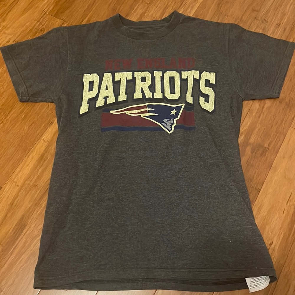 patriots tee, gronkowsi (87) on the back!! NFL apparel